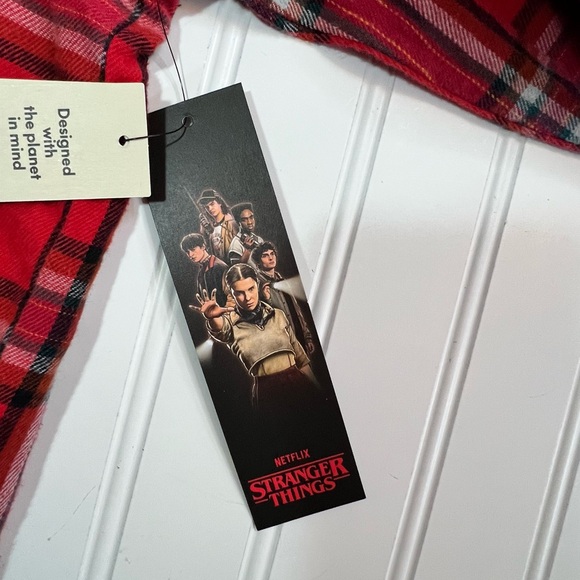 Stranger Things Women's M 8-10 Red Plaid Crop WSQK Shirt - Picture 7 of 12